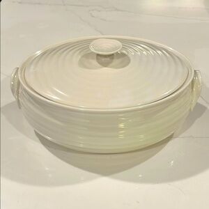 Elegant Cream Ceramic Casserole Dish